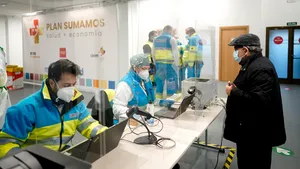 Madridul nu se bazează doar pe vaccinul anti-Covid. Testarea rapidă va ajuta economia să rămână deschisă