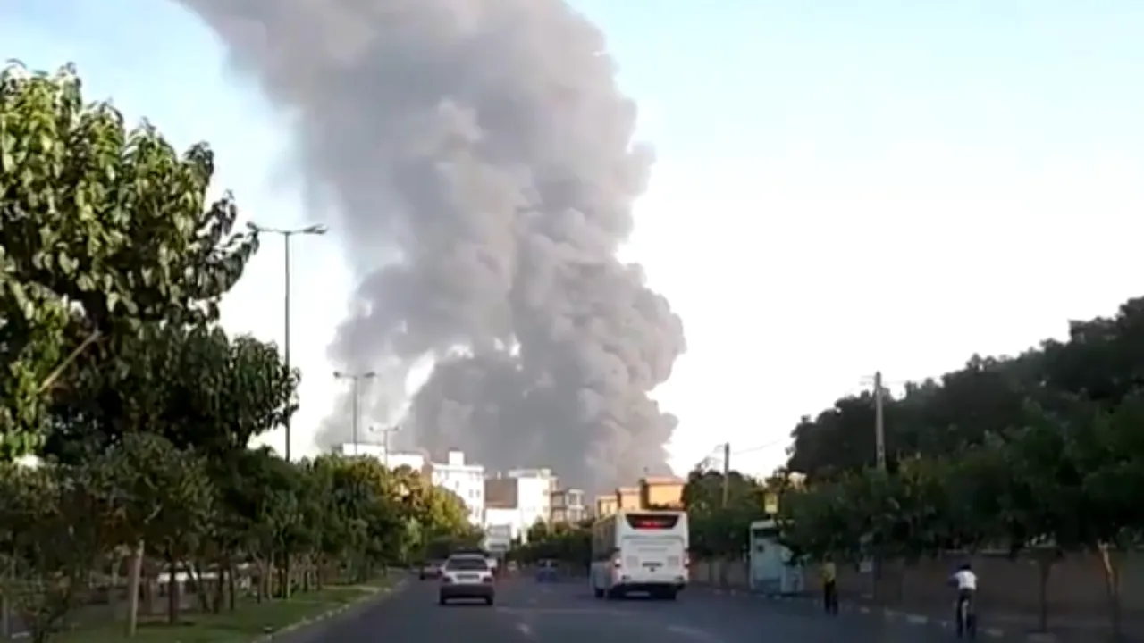 VIDEO Explozie urmată de incendiu, la o rafinărie situată în apropiere de Teheran 