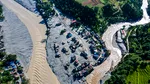 Peste 100 de turiști străini au rămas blocați în Nepal după inundațiile care au distrus trasee montane și poduri