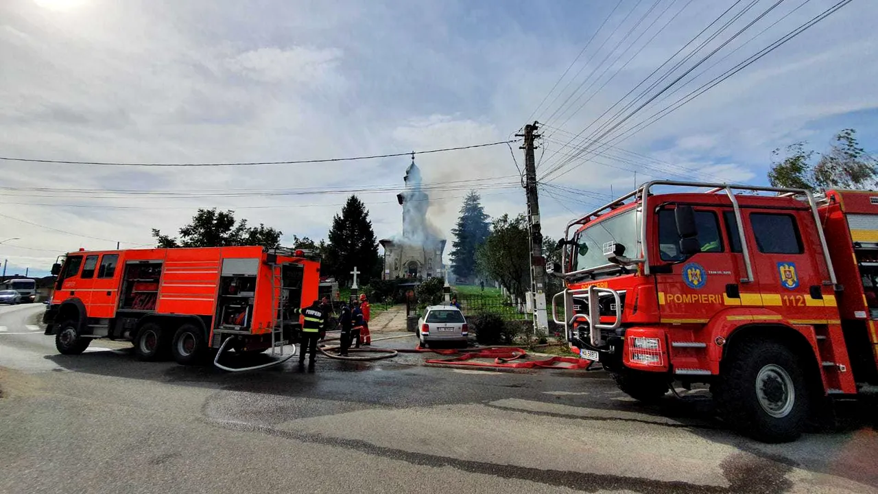 Incendiu puternic la o biserică ortodoxă din judeţul Sălaj