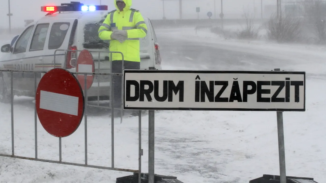 Drumuri naţionale închise din cauza ninsorii viscolite. Vântul puternic închide şi porturile