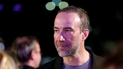CULTURĂ Șerban Pavlu, despre diferențele dintre teatru și film: La film există o plasă de siguranță, pe scenă nu te poate opri nimeni