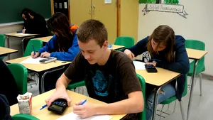 Luni a început testarea standardizată în şcoli