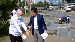 COMENTARIU Ion Cristoiu:„Primul cuvînt din vocabularul electoral este: Fraţilor! Al doilea cuvînt este: Hoţii!”