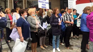 Un nou protest în sănătate. Reprezentanţii biochimiştilor, biologilor şi chimiştilor pichetează Ministerul Sănătăţii 