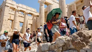Canicula schimbă vacanțele la Atena: Grecia învață să facă turism la temperaturi extreme