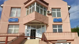 Angajaţi ai unei primării din Vaslui, prinşi de poliţişti în toiul petrecerii, după un apel la 112 al localnicilor. Ce s-a întâmplat apoi