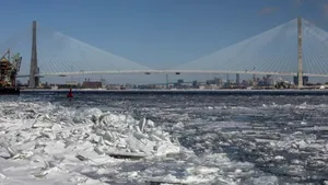 Trump amenință cu blocarea unui pod strategic între SUA și Canada