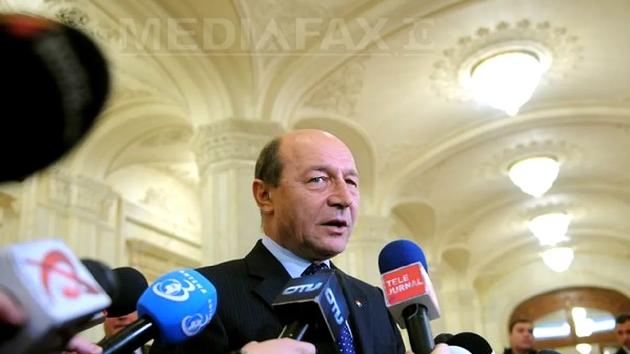 Preşedintele Băsescu se adresează Parlamentului pe teme interne