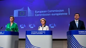 Comisia Europeană a aprobat trei programe propuse de Franţa, în valoare de 300 de miliarde de euro, pentru stimularea economiei