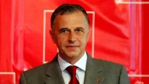 Geoană îi răspunde lui Tăriceanu, invitându-l să discute la Botoşani