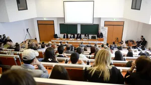 Cod roșu de ploi torențiale în București. SNSPA suspendă cursurile cu prezență fizică