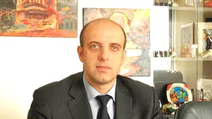 Liviu Doroş, şeful SIF Moldova, a vândut acţiuni de 879.000 de lei la societate. Costel Ceocea, preşedintele societăţii, a vândut şi el de 215.000 de lei