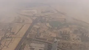 FURTUNĂ de NISIP la Burj Khalifa. Fenomenul privit de pe cea mai înaltă clădire din lume - VIDEO