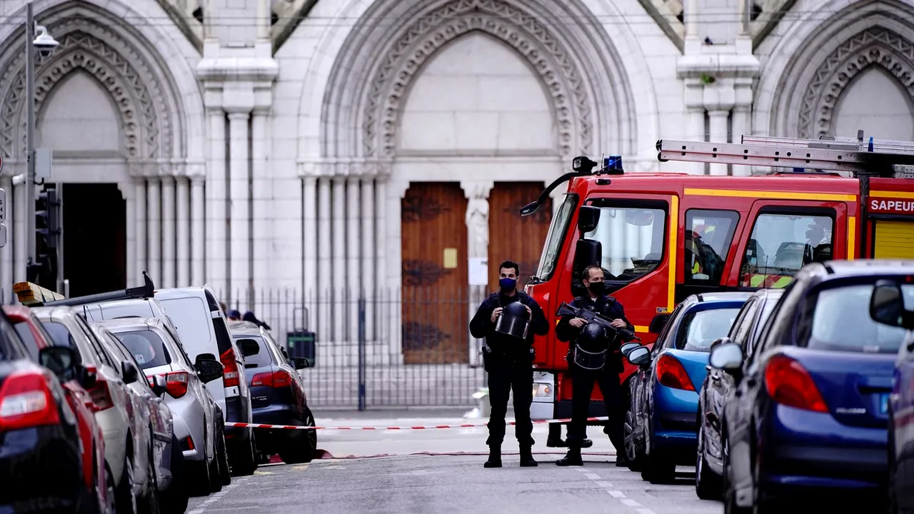 Un  islamist radical înarmat cu un cuţit, arestat la Lyon, la câteva ore după ce un altul a ucis trei persoane în Catedrala Notre-Dame din Nisa