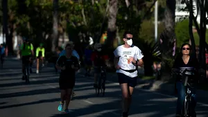 Masca va fi obligatorie în transportul în comun începând de luni, în Spania: guvernul oferă un număr impresionant de măşti şi pregăteşte a patra prelungire a stării de alarmă