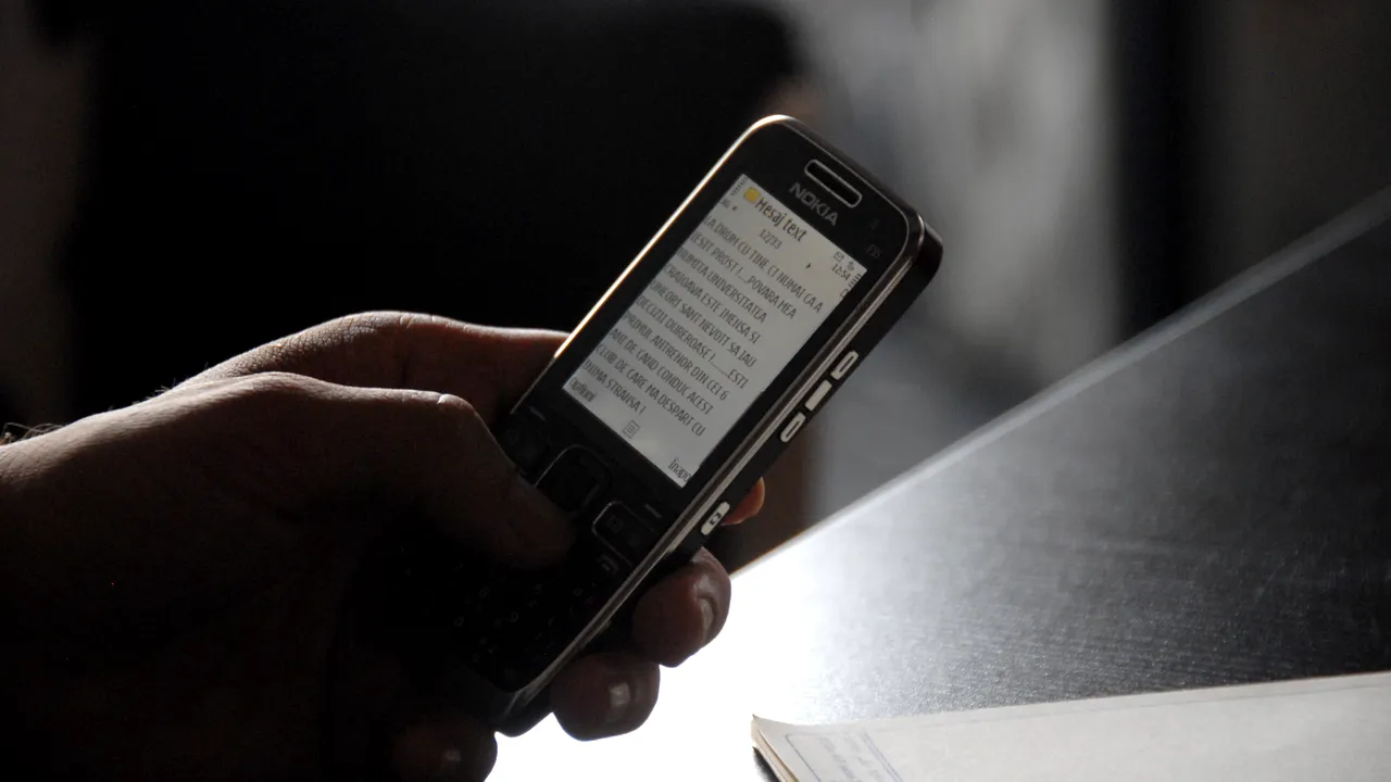 Companiile din România se promovează de sărbători prin SMS. De ce aleg această metodă?