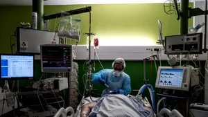 CORONAVIRUS 30 ianuarie. Situaţia pe judeţe. Media Naţională a ratei de infectare a scăzut la 1,82. Un singur judeţ a rămas în scenariul roşu