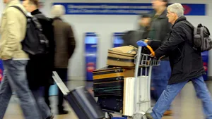 Sute de pasageri, blocaţi pe aeroportul Roissy din Paris, din cauza intemperiilor