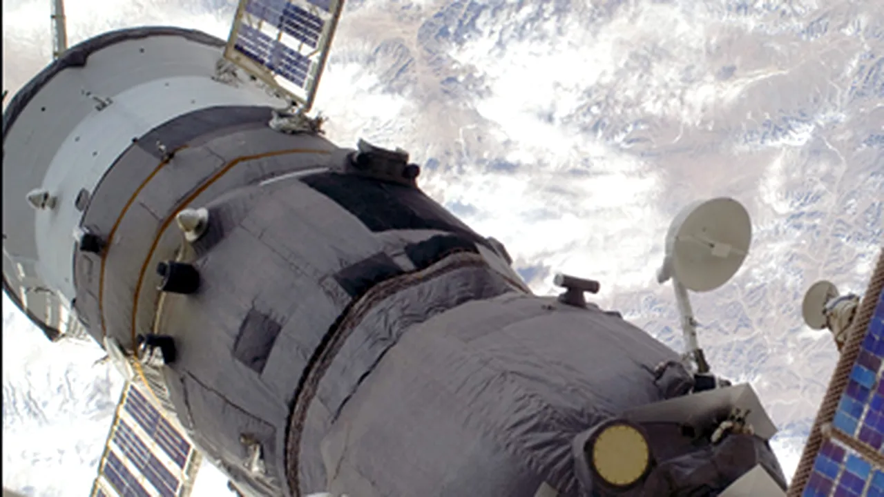 Astronauţii au evacuat ISS din cauza deşeurilor spaţiale