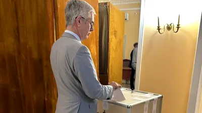 POLITIC Alegeri în Rusia: Ambasadorul rus a votat la București, în ultima zi a scrutinului. Prezența a trecut de 44%