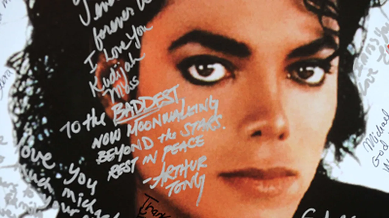 O secvenţă dintr-un cântec inedit înregistrat de Michael Jackson, postată pe internet