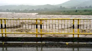 Botoşani: Şase persoane au murit, iar un adolescent este dat dispărut în urma inundaţiilor