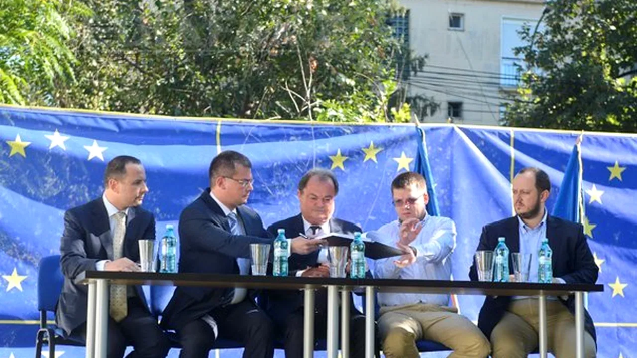 Liderii PDL, ICCD, PNŢCD, PNR şi FCD au semnat manifestul politic comun