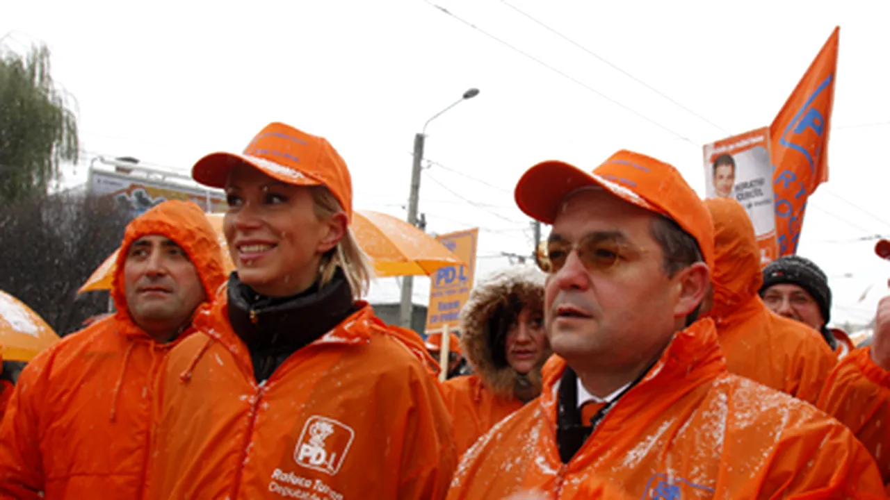 Pe ninsoare, Emil Boc a condus un marş al PDL prin Sibiu