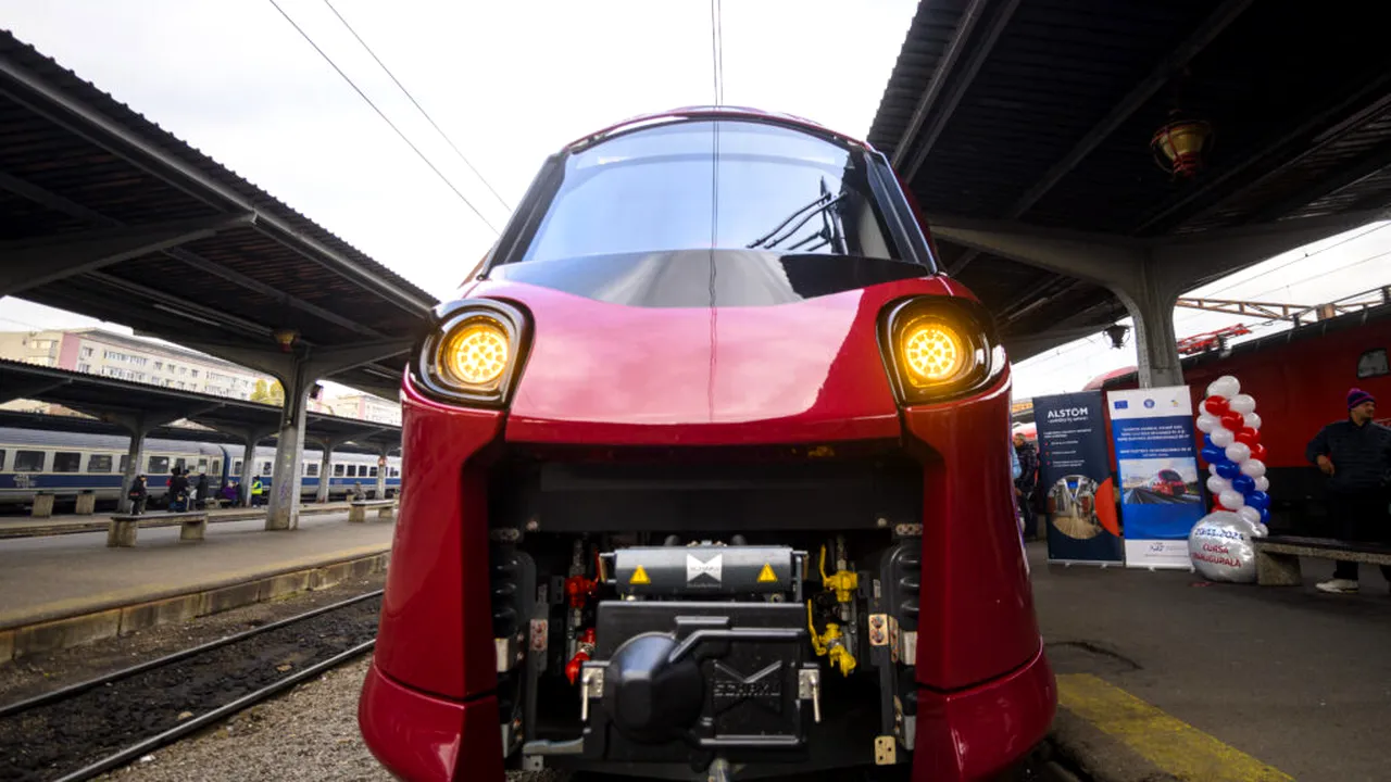 Primul tren format integral din material modernizat cu fonduri din PNRR intră miercuri în circulație