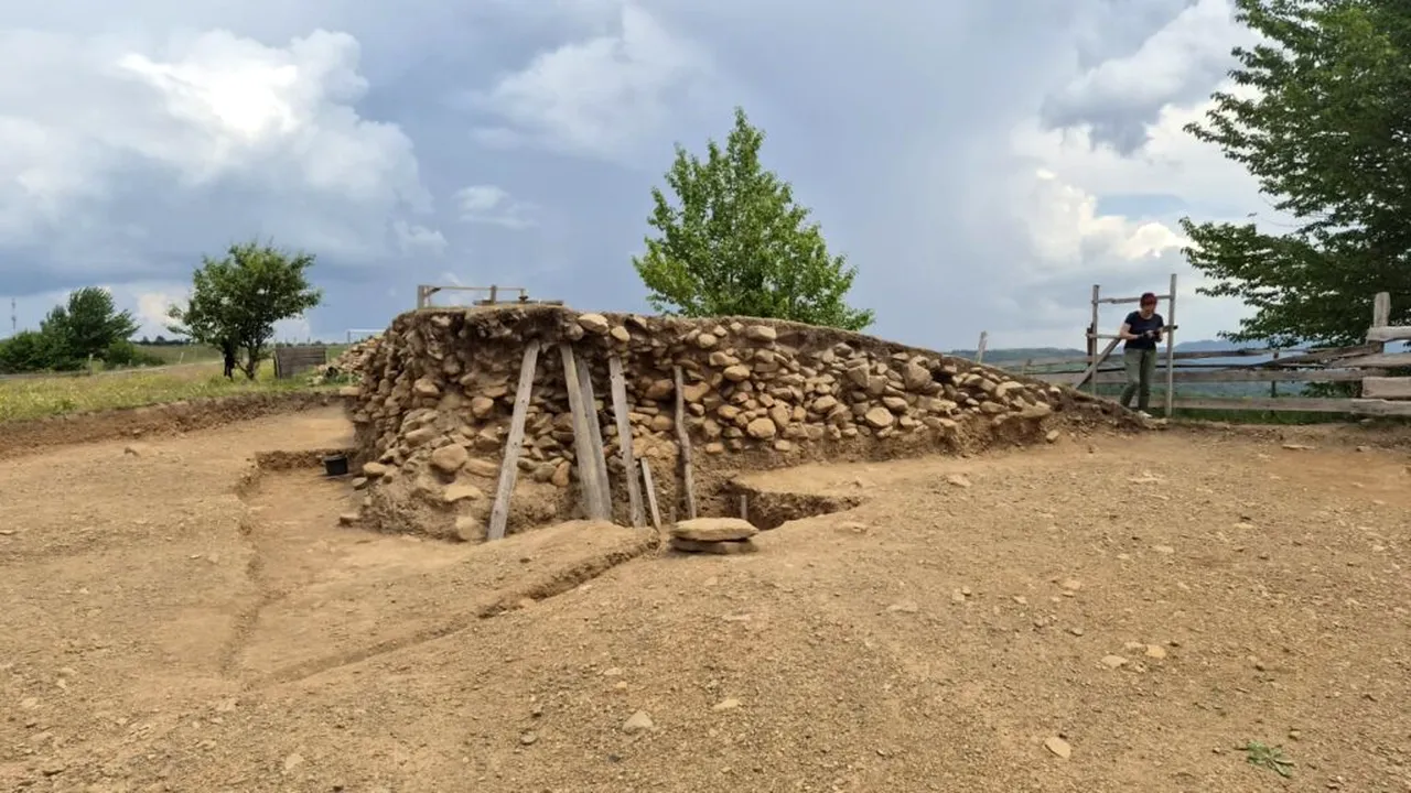 Un tumul vechi de 3.500 de ani, descoperit în Vrancea, va fi integrat în circuitul turistic