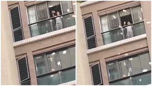 O femeie a aruncat 160 de mii de dolari de la balcon după o ceartă în familie