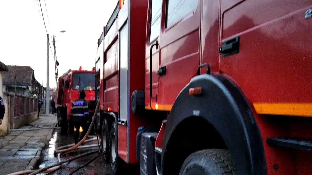 Incendiu în curtea unui mall din Cluj-Napoca. Clienţii unui supermarket, evacuaţi / Punct de vedere Iulius Mall