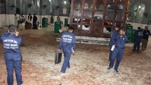 Operaţiune de securitate în Pakistan, după atentatul de joi, în care şi-au pierdut viaţa peste 70 de persoane. Provincia Sindh anunţă trei zile de doliu