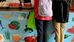 Indonezia: 700 de elevi intoxicați după ce au consumat alimente prin programul gratuit guvernamental