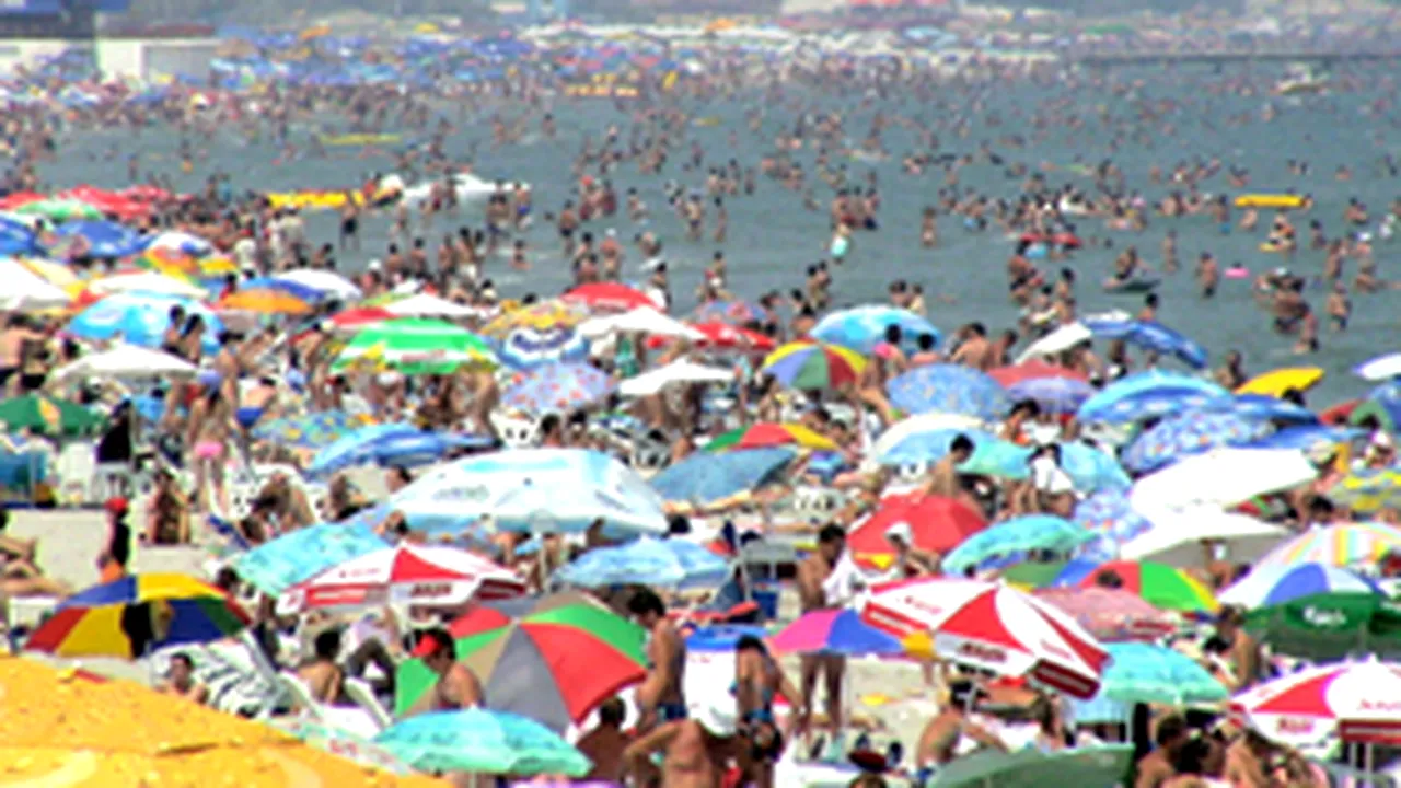 Cu 20.000 mai puţini turişti pe litoral faţă de week-end-ul trecut