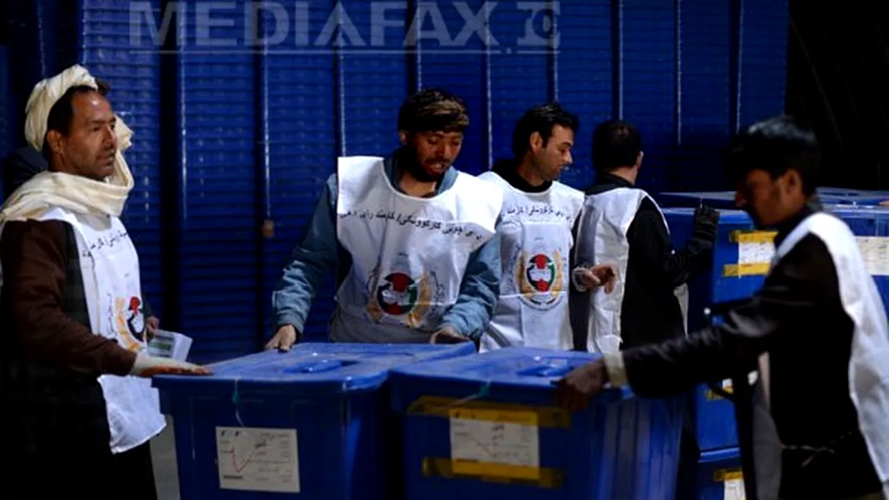 ANALIZĂ: Mijloace logistice uriaşe, mobilizate pentru alegerile prezidenţiale din Afganistan