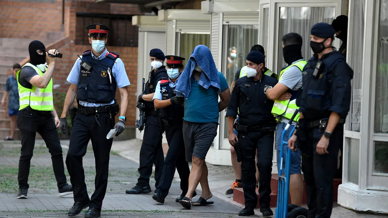 Doi algerieni suspectaţi de activităţi teroriste au fost arestaţi în Barcelona 