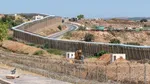 După criza din Ceuta, și celălalt oraș al Spaniei în Africa are probleme: migranții, ascunși în camioane