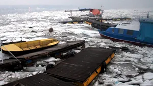 Suceava: Echipele ISU au acţionat cinci ore pentru a debloca de gheţuri râul Dorna