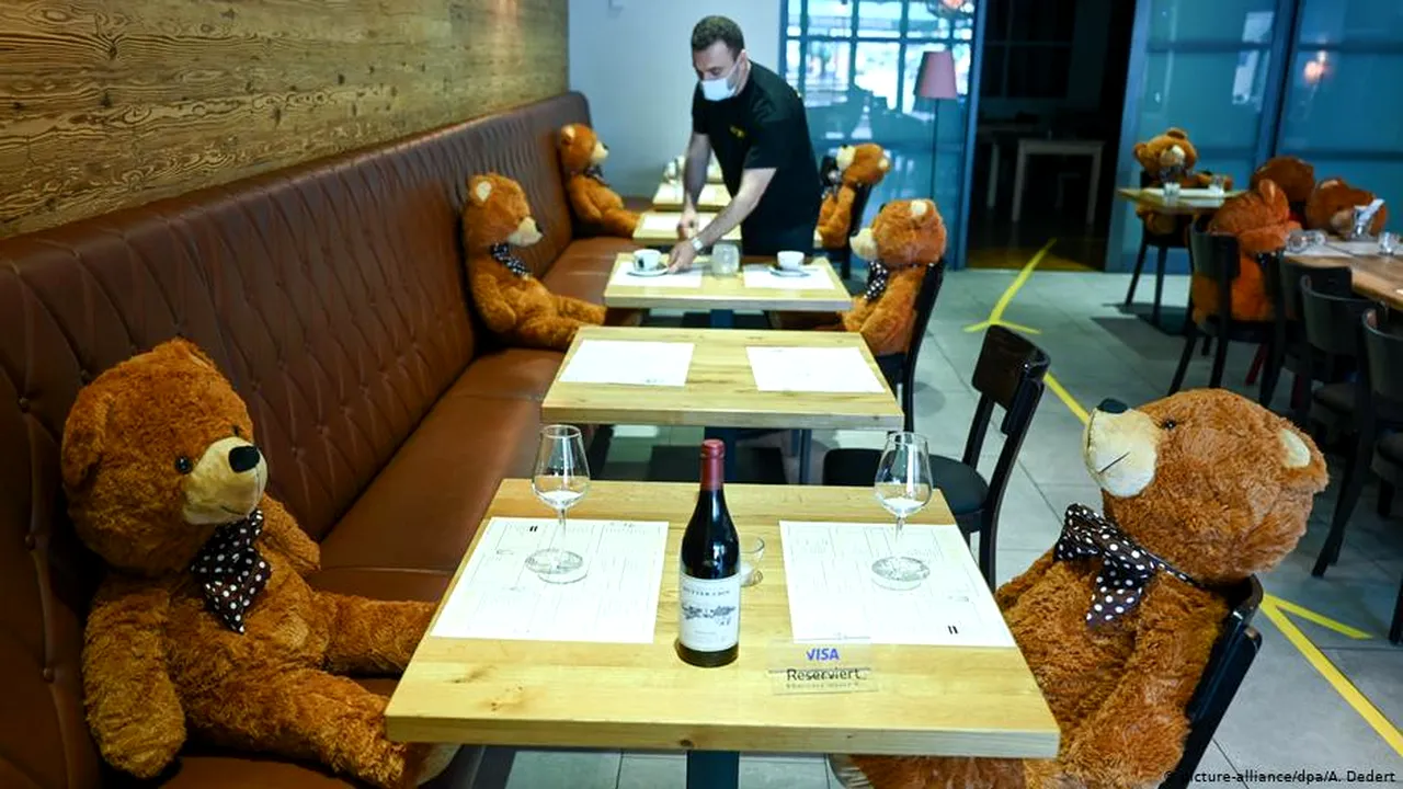Pe 1 iunie se deschid terasele şi la noi! Ce trucuri geniale au găsit nemţii pentru păstrarea distanţei