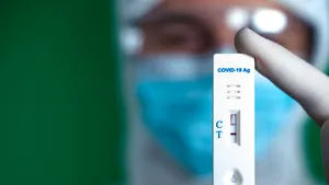 Teste rapide gratuite, la cerere, pentru depistarea infecţiei SARS-CoV-2, oferite pacienţilor de către Medlife