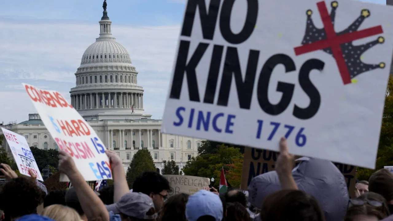 „No Kings”. Manifestații ample în SUA împotriva lui Trump. Robert De Niro, printre participanți: „Trump trebuie oprit acum”