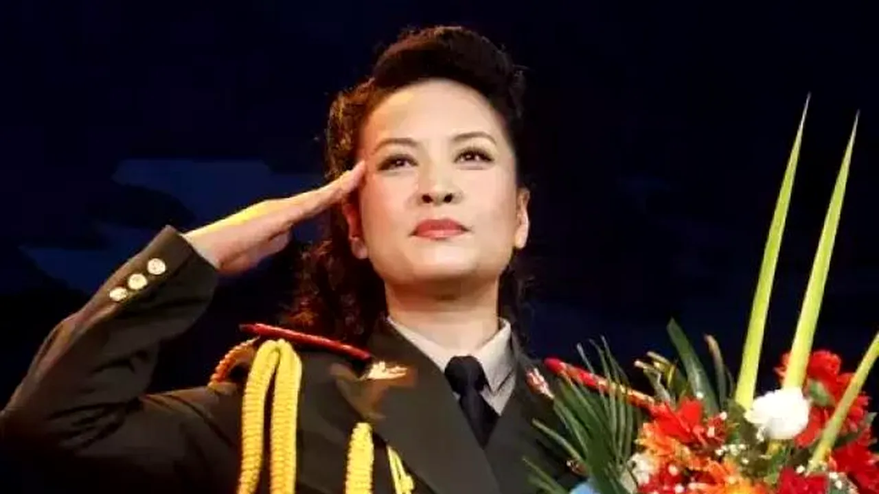 Peng Liyuan, soţia lui Xi Jinping, implicată în numirile de la vârful armatei chineze, după epurările generalilor