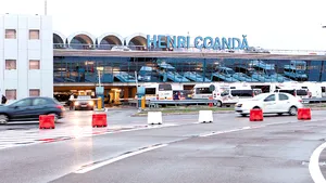 Cozi la controlul de paşapoarte pe Aeroportul Otopeni. Sunt probleme la baza de date gestionată de Centrul Schengen