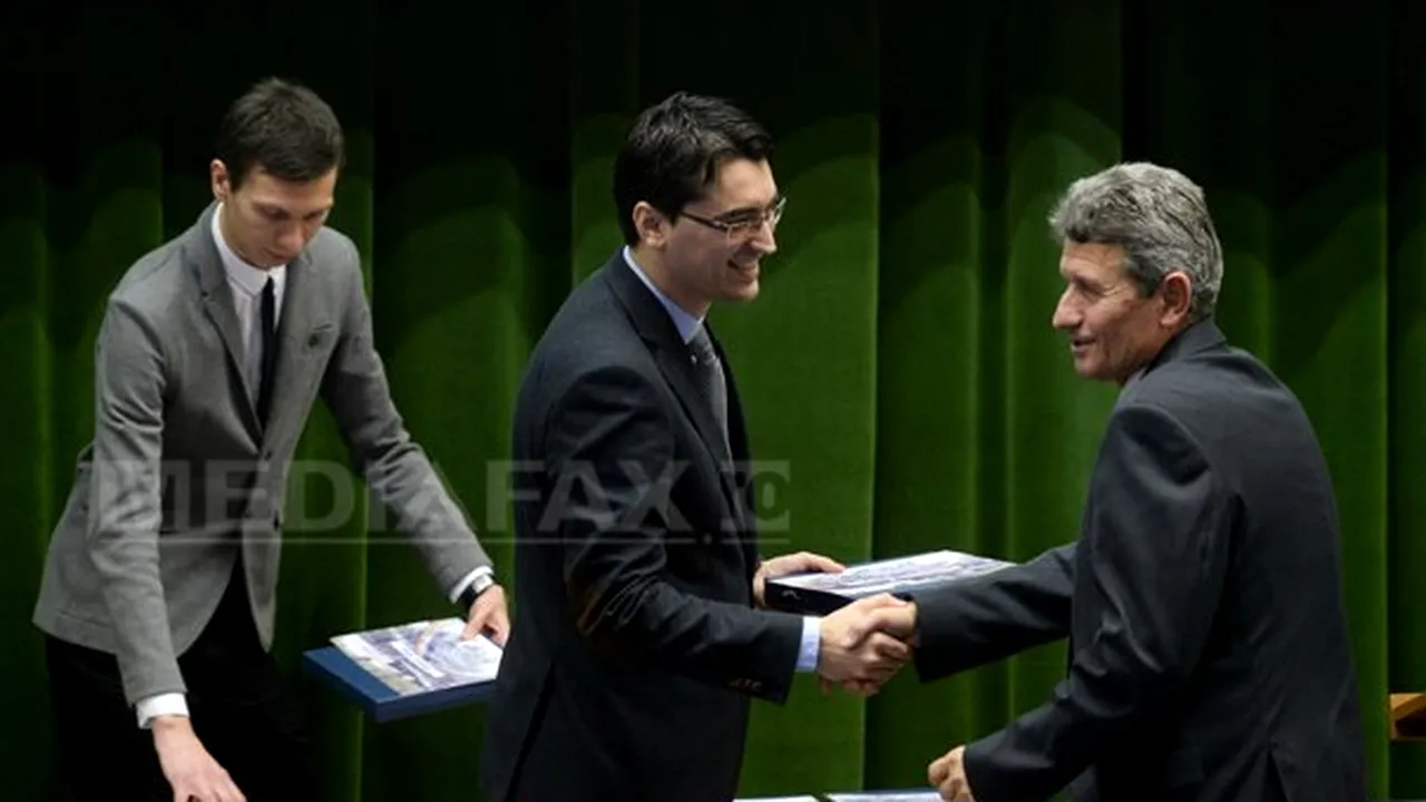 Crăciunescu: Burleanu a venit îmbrăcat exact aşa cum conduce fotbalul
