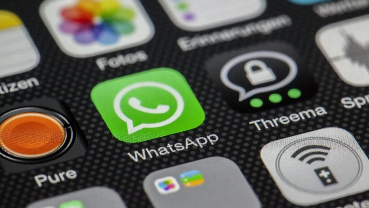 Iranul le cere cetățenilor săi să șteargă WhatsApp acuzând ca ar trimite date Israelului