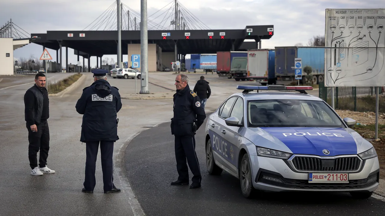 Berlinul e preocupat de criza din Kosovo şi denunţă retorica naţionalistă sârbă / Rusia susţine Serbia