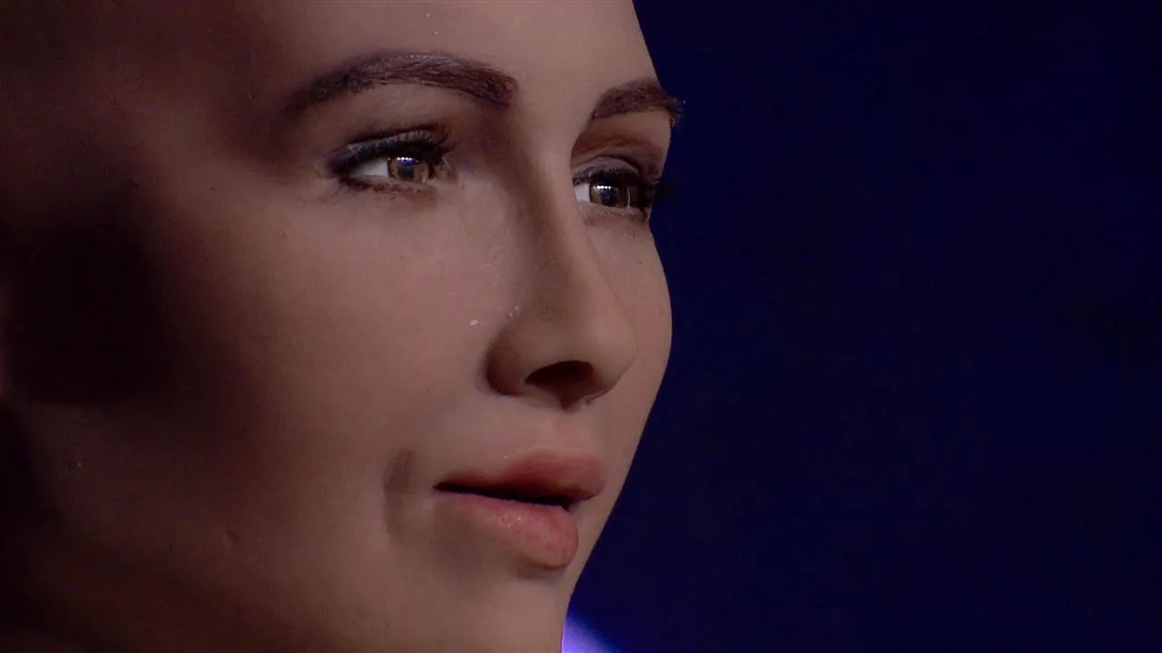 Sophia a devenit în România primul robot umanoid din lume care are card de credit. Care au fost primele cuvinte 