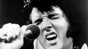 Elvis Presley, comemorat de peste 500 de fani ai săi, la Mioveni (Video)